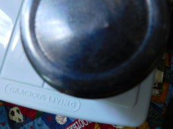 2 metal cups d